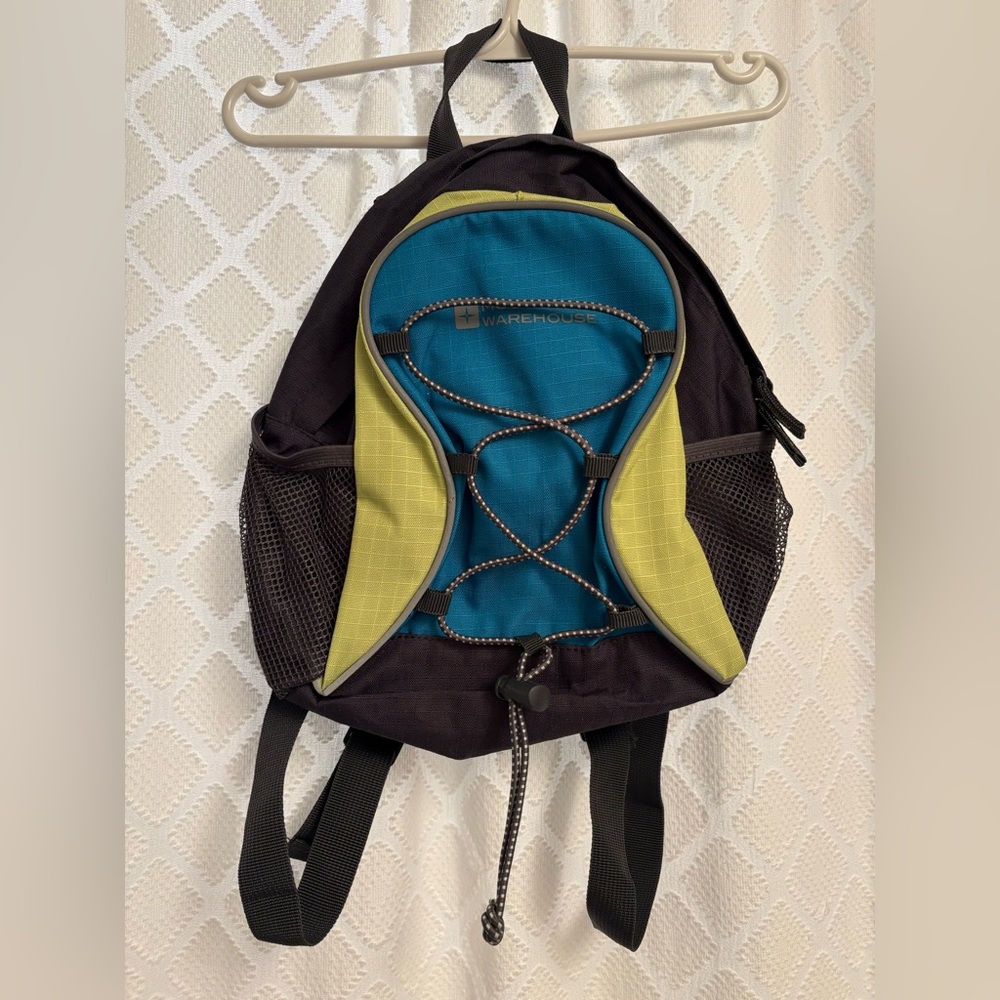 BRAND NEW Mountain Warehouse 6L Backpack - Great preschooler backpack!